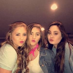 Meet your Posher, Mia